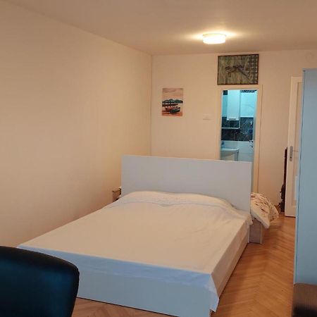 Room With Private Toilet And Balcony In City Center In Shared Apartment Σπλιτ Εξωτερικό φωτογραφία