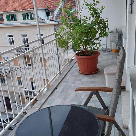 Room With Private Toilet And Balcony In City Center In Shared Apartment Σπλιτ Εξωτερικό φωτογραφία