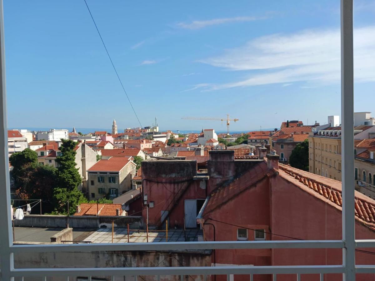Room With Private Toilet And Balcony In City Center In Shared Apartment Σπλιτ Εξωτερικό φωτογραφία