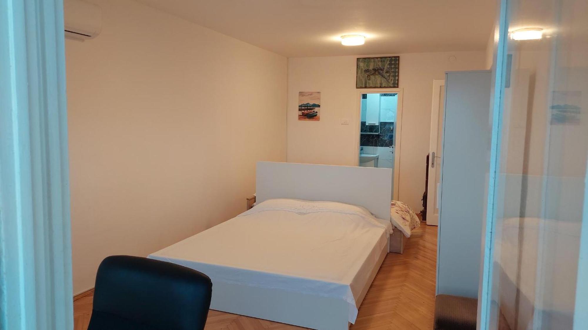 Room With Private Toilet And Balcony In City Center In Shared Apartment Σπλιτ Εξωτερικό φωτογραφία