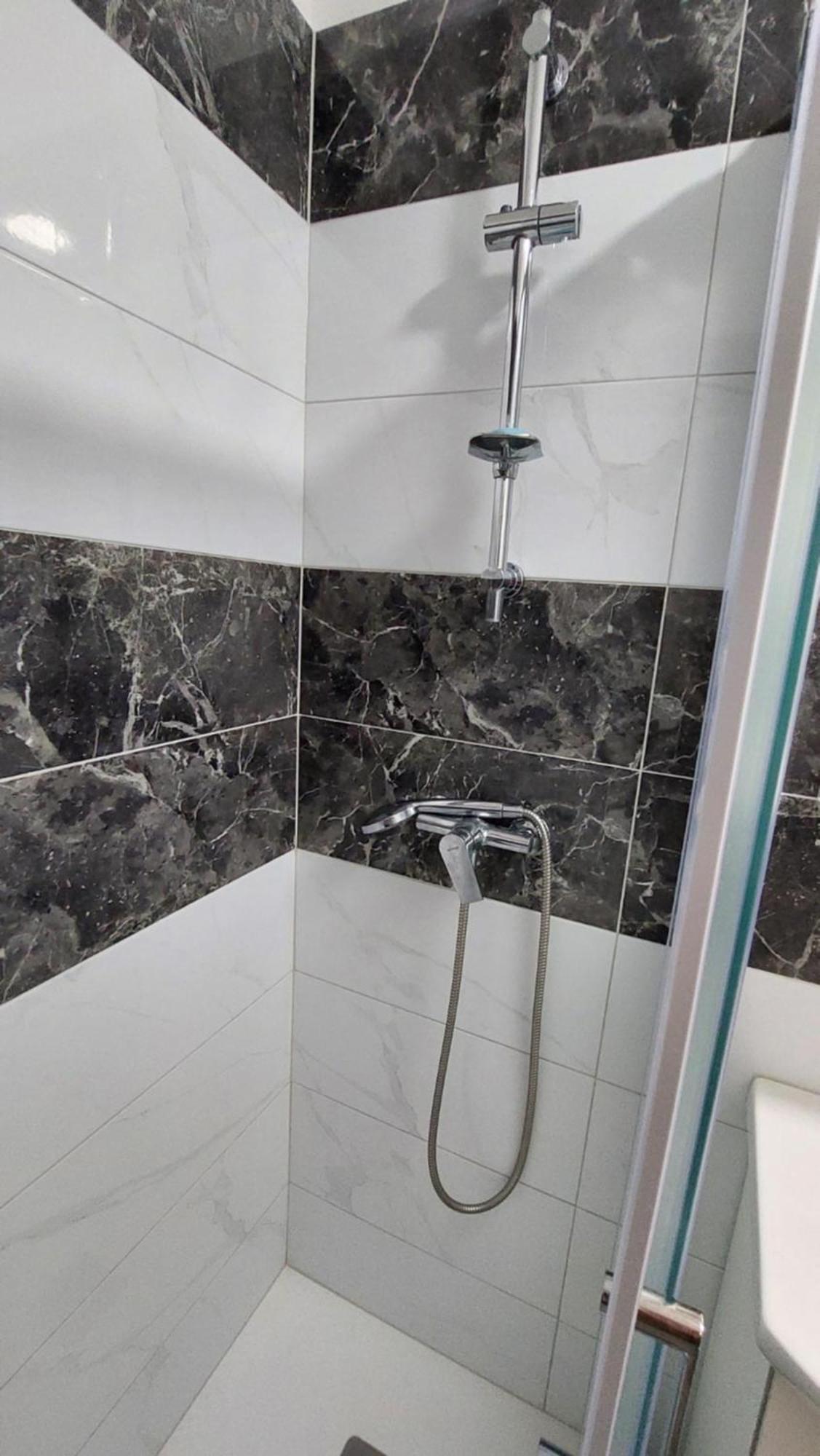 Room With Private Toilet And Balcony In City Center In Shared Apartment Σπλιτ Εξωτερικό φωτογραφία