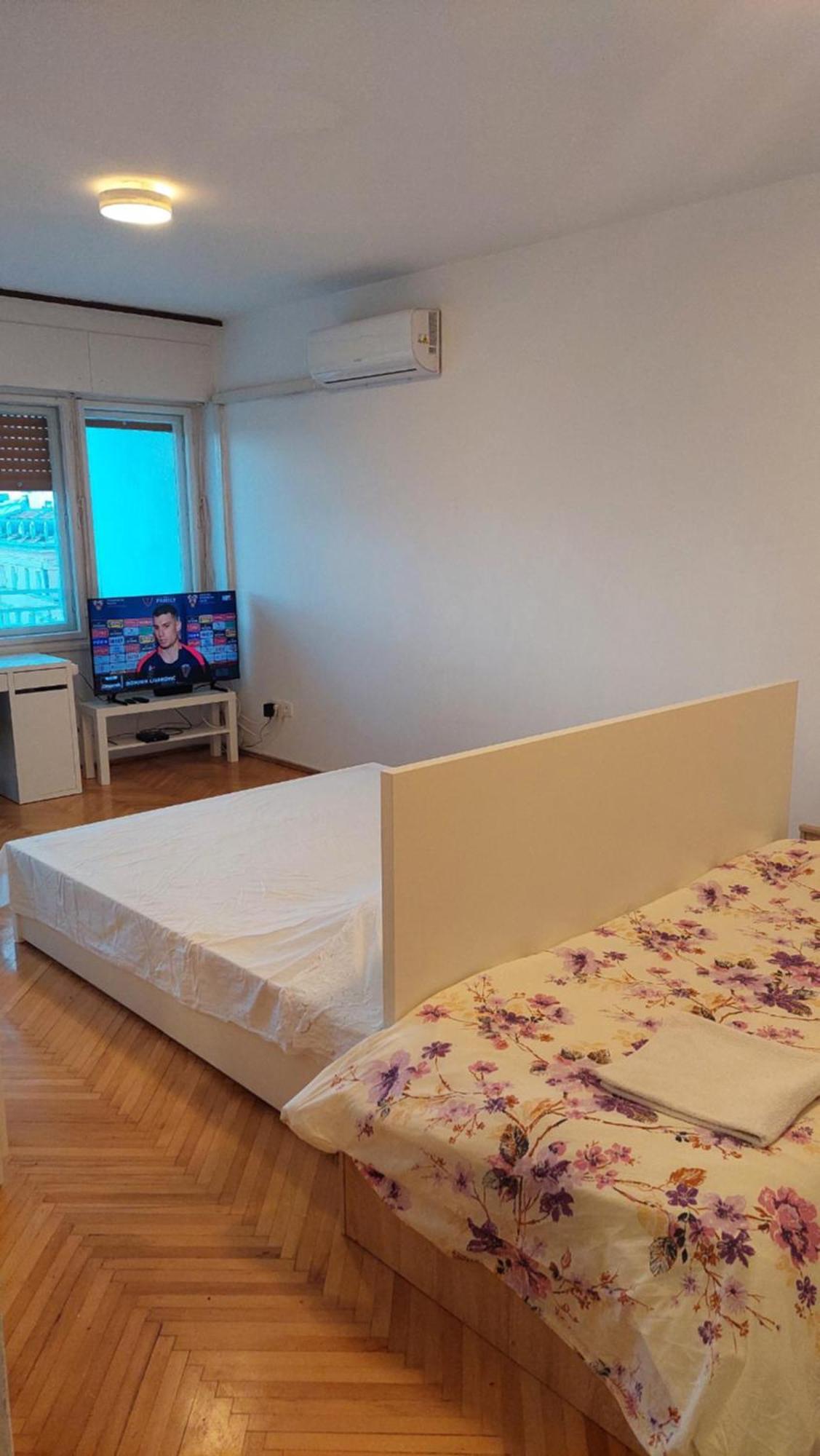 Room With Private Toilet And Balcony In City Center In Shared Apartment Σπλιτ Εξωτερικό φωτογραφία