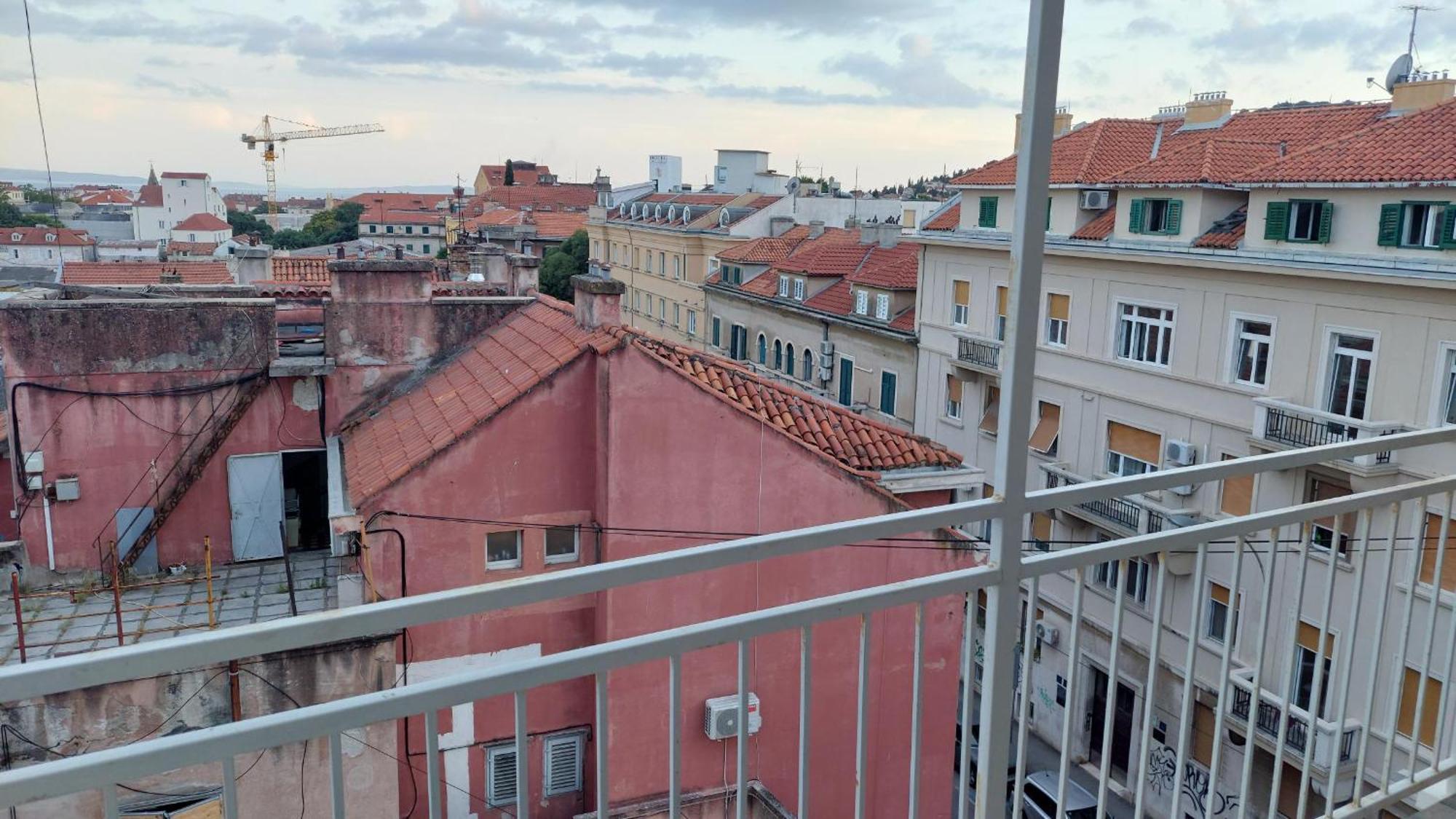 Room With Private Toilet And Balcony In City Center In Shared Apartment Σπλιτ Εξωτερικό φωτογραφία